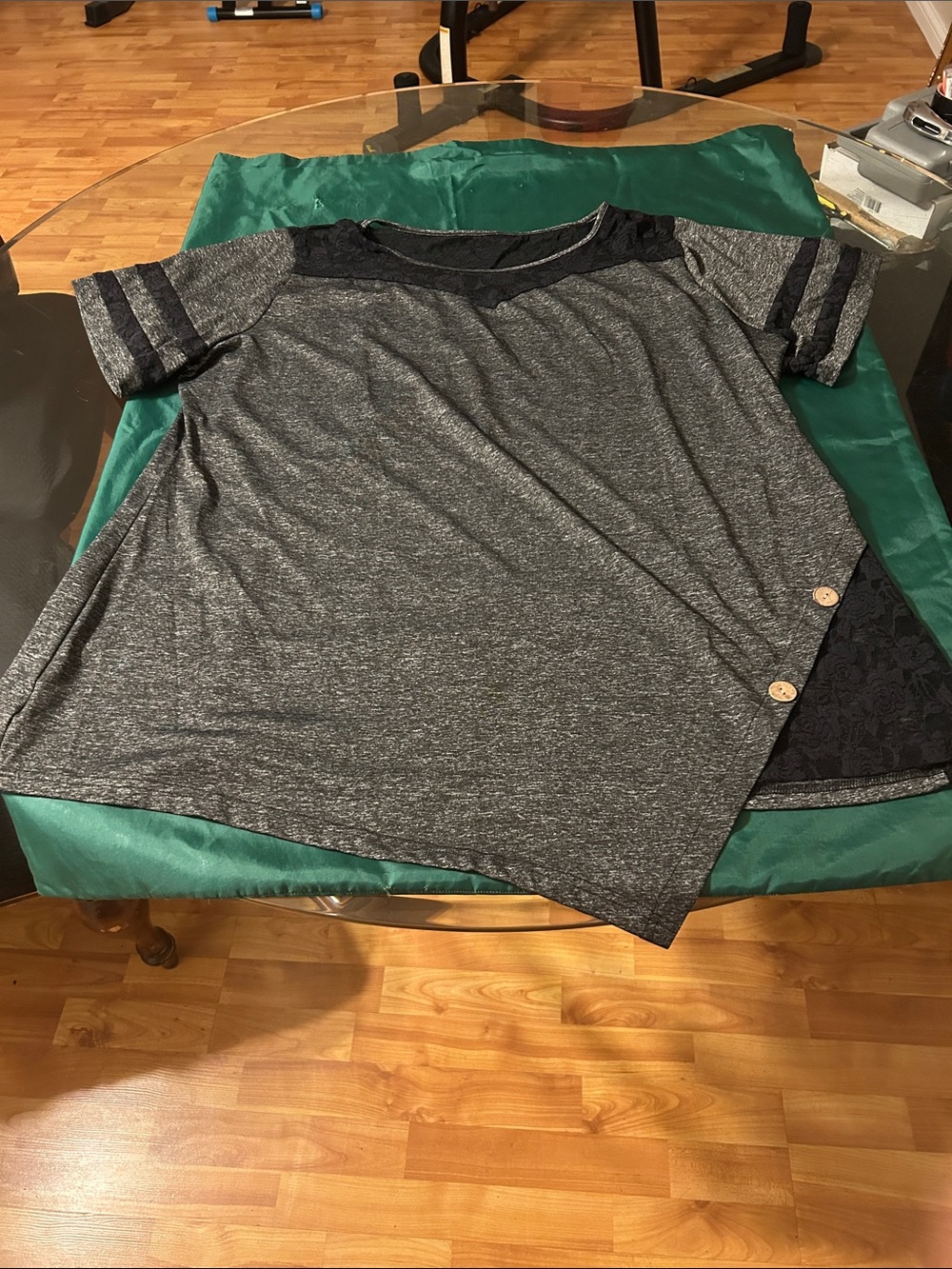 Women’s Gray Short-Sleeve Knit Top with Lace